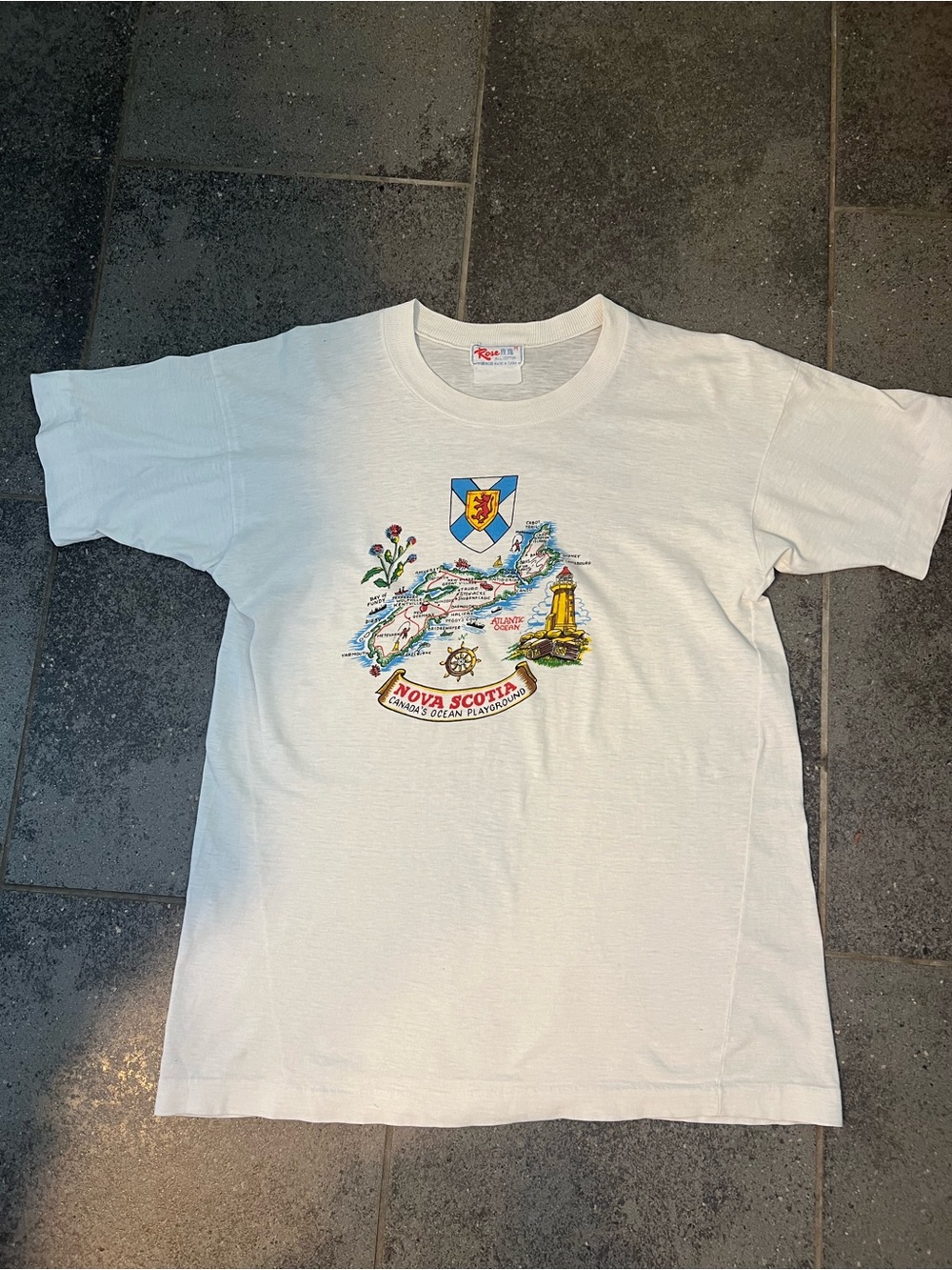 Vintage 1970s Nova Scotia Canadas Ocean Playground Map Souvenir T Shirt. Size M.